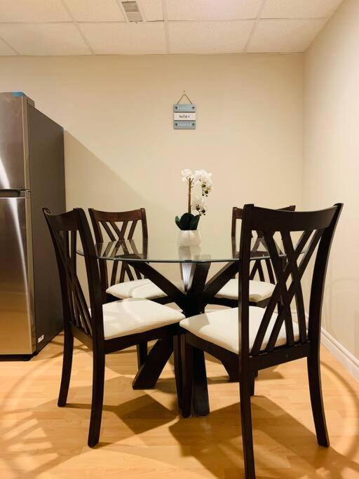 Finished 2 Bedroom Apartment In An Upscale Area Of Ajax Eksteriør billede